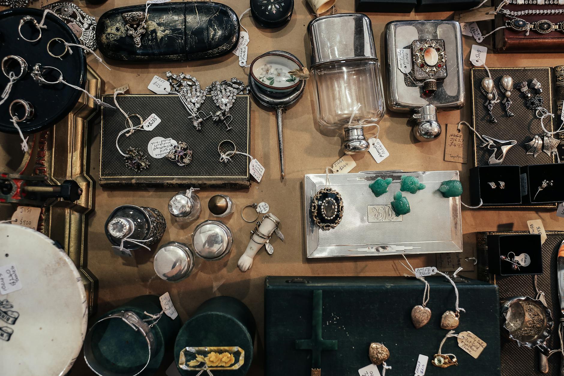 choice of retro decor items and jewelry